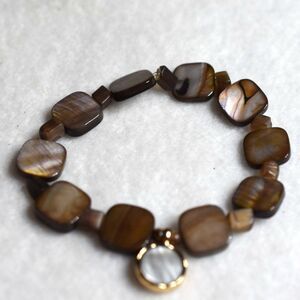 Beach Party Brown Abalone Bead White Abalone Gold Tone Charn 5" Stretch Bracelet